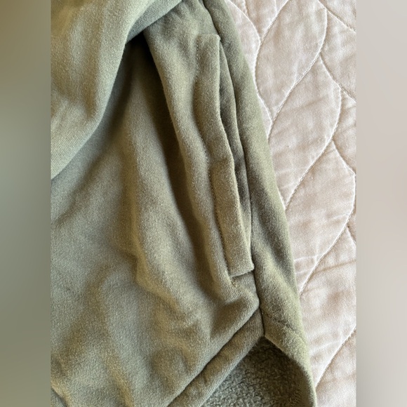 ABERCROMBIE SISTER STUDIO SHIRT JACKET SOFT A&F SIZE XL OLIVE GREEN 💚💚💚 - Picture 3 of 5